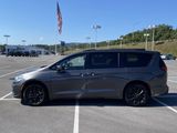 Used 2021 Chrysler Pacifica Touring-L w/ Uconnect Theater Family Group image 2