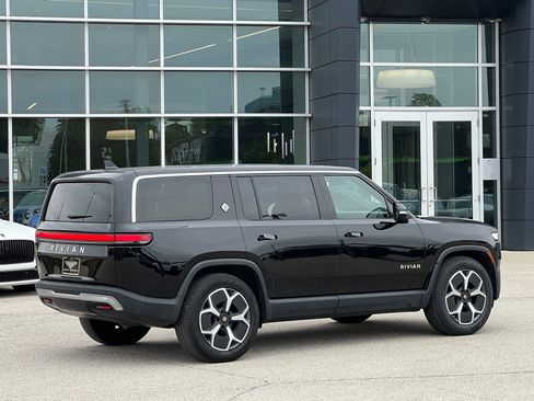 Used 2024 Rivian R1S Adventure AWD/4WD image 9