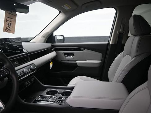 New 2025 Honda Pilot Touring image 18