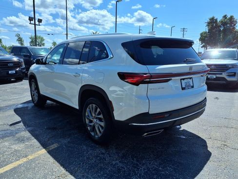 Used 2025 Buick Enclave Preferred FWD image 3