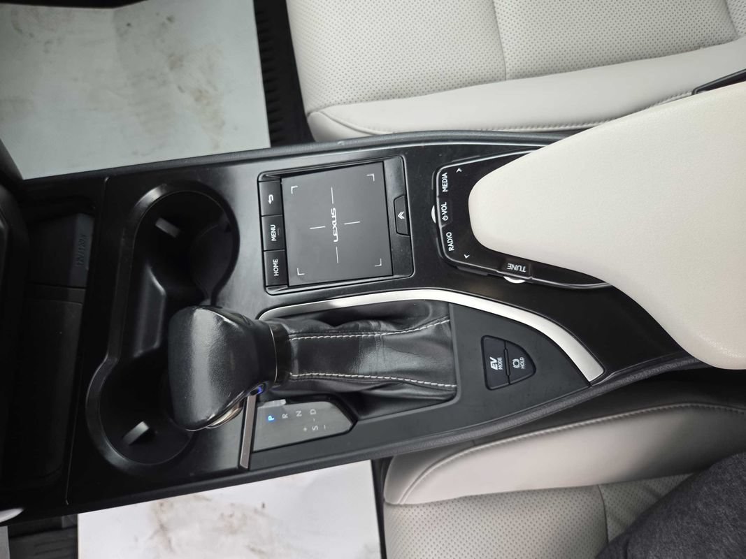 Used 2019 Lexus UX 250h w/ Premium Package AWD/4WD image 22