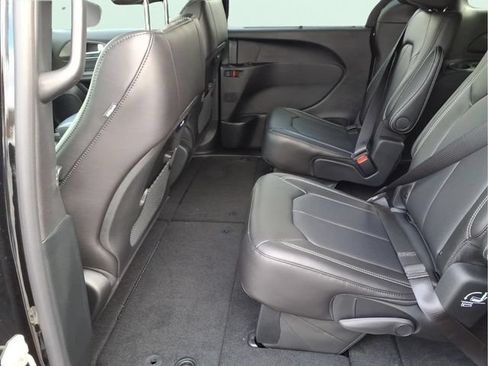 New 2026 Chrysler Pacifica Select FWD image 10