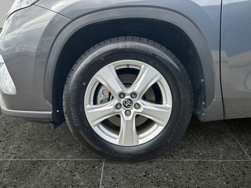 Used 2023 Toyota Highlander L FWD image 4