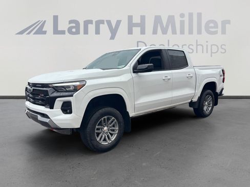 Used 2023 Chevrolet Colorado Z71 w/ Z71 Convenience Package 2 image 1