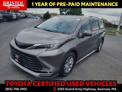 Used 2024 Toyota Sienna XLE FWD image 3