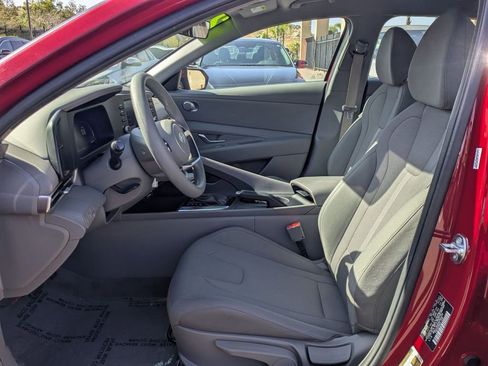 Certified 2025 Hyundai Elantra SE w/ Cargo Package FWD image 14