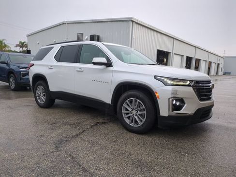 Used 2022 Chevrolet Traverse LT FWD image 2