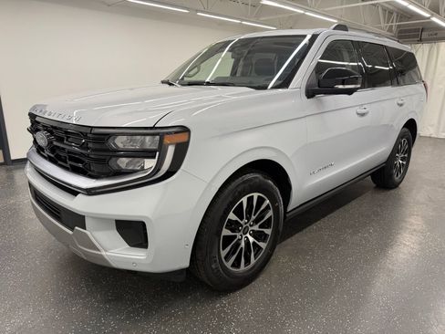 Used 2025 Ford Expedition Platinum AWD/4WD image 4