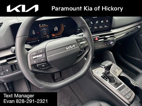 Used 2026 Kia Sportage EX FWD image 22