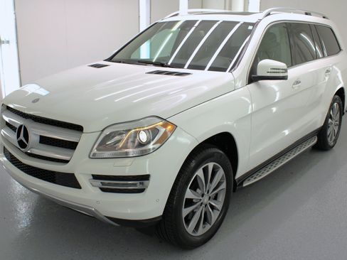 Used 2016 Mercedes-Benz GL 450 4MATIC w/ Premium I Package image 4
