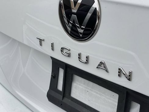 Used 2022 Volkswagen Tiguan SE image 4