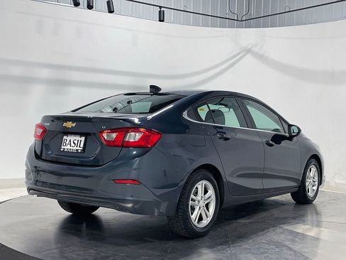 Used 2018 Chevrolet Cruze LT w/ Convenience Package FWD image 11
