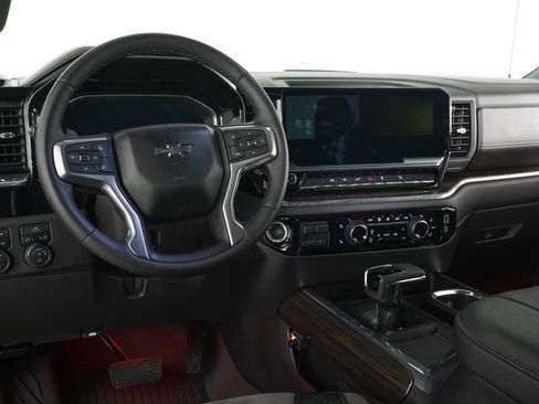 Used 2024 Chevrolet Silverado 1500 LT Trail Boss w/ Convenience Package II AWD/4WD image 17