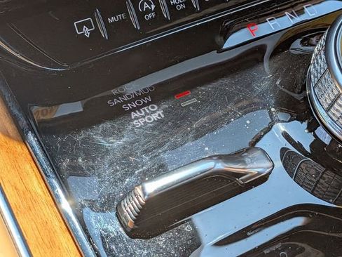 Used 2024 Jeep Grand Wagoneer Series III w/ Rear Seat Video Group 1 AWD/4WD image 17