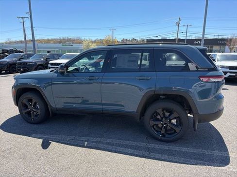 New 2026 Jeep Grand Cherokee Limited w/ Limited Altitude Package AWD/4WD image 6