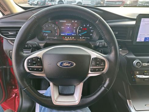 Used 2020 Ford Explorer Limited image 18