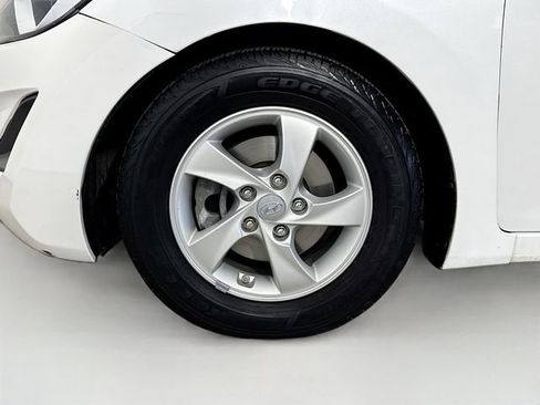 Used 2015 Hyundai Elantra SE image 27