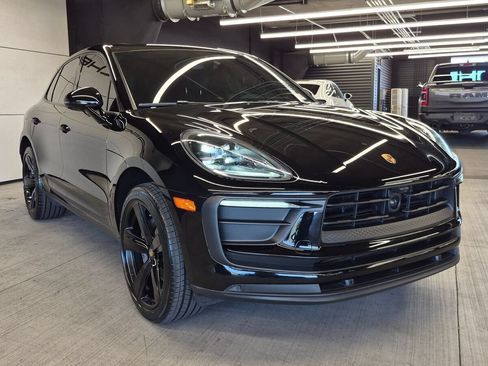 Certified 2023 Porsche Macan AWD/4WD image 7