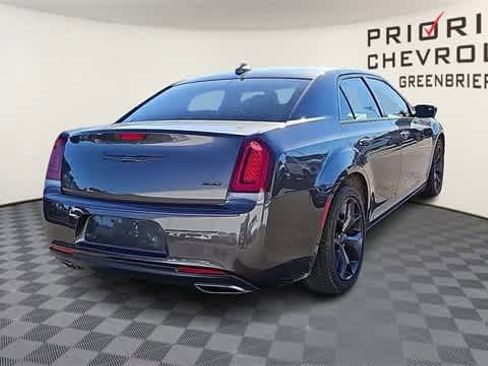 Used 2023 Chrysler 300 Touring w/ Sport Appearance Package image 8