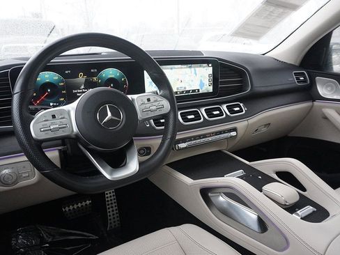 Used 2021 Mercedes-Benz GLS 580 4MATIC w/ Exclusive Trim Package image 27