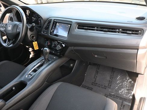Used 2019 Honda HR-V Sport image 9