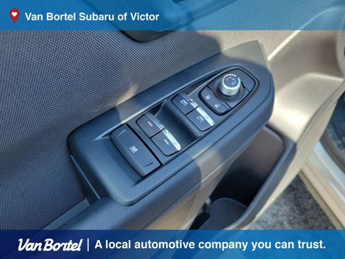 Used 2025 Subaru Forester Premium AWD/4WD image 14
