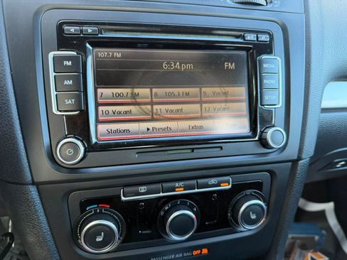 Used 2013 Volkswagen Golf 4-Door FWD image 29
