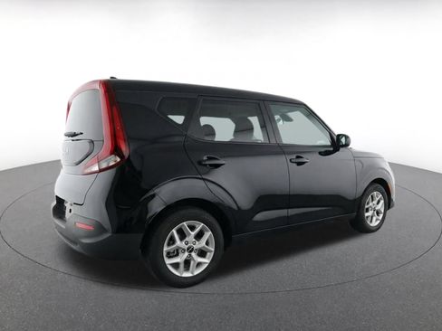 Used 2025 Kia Soul LX w/ LX Technology Package FWD image 9
