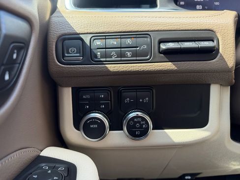 Used 2022 GMC Yukon Denali AWD/4WD image 23