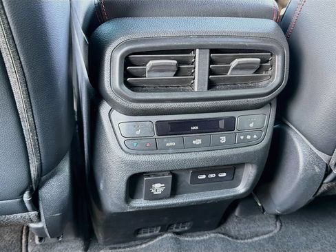 Used 2025 Honda Pilot Black Edition image 24