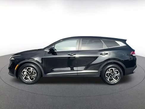 Used 2025 Kia Sportage LX image 8