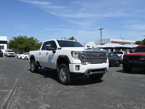 Used 2022 GMC Sierra 2500 Denali w/ Denali Ultimate Package AWD/4WD image 3