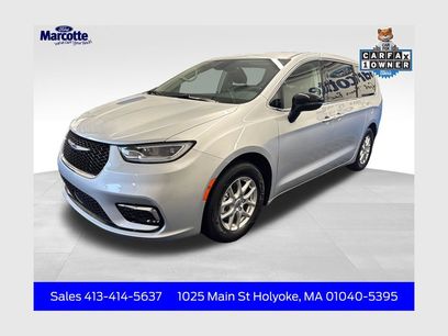 Used 2024 Chrysler Pacifica Touring-L