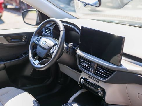 Certified 2023 Ford Escape Active AWD/4WD image 9