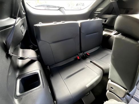 Used 2024 Mitsubishi Outlander SE image 17