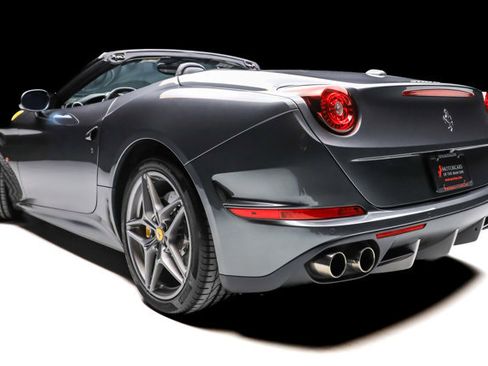 Used 2016 Ferrari California T image 23