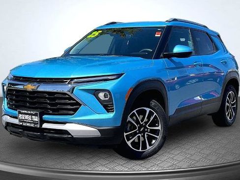 Used 2025 Chevrolet TrailBlazer LT AWD/4WD image 1