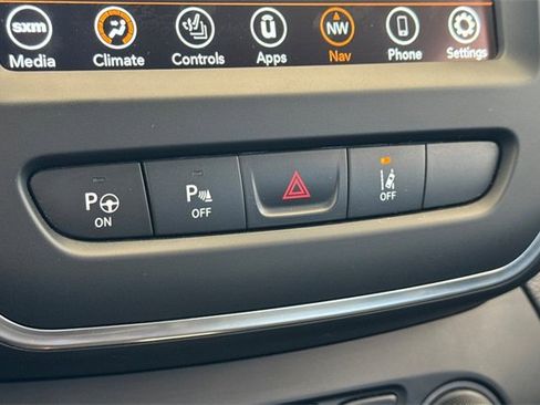 Used 2023 Jeep Cherokee Altitude Lux image 31