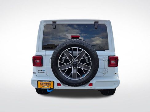 Used 2022 Jeep Wrangler Unlimited Sahara image 4