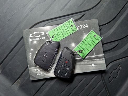 Used 2024 Chevrolet Equinox EV RS FWD image 23