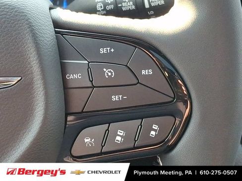 Used 2026 Chrysler Pacifica Limited w/ S Appearance Package FWD image 27