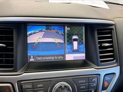 Used 2020 Nissan Pathfinder SL AWD/4WD image 24