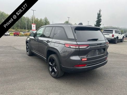 Used 2023 Jeep Grand Cherokee Altitude AWD/4WD image 4