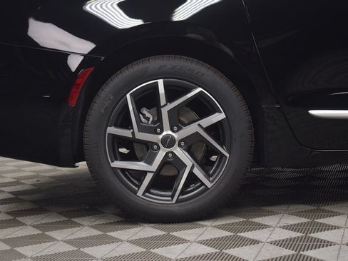 New 2027 Chrysler Pacifica Pinnacle FWD image 8