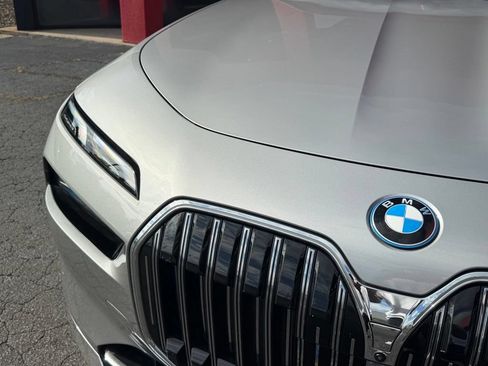 Used 2023 BMW i7 xDrive60 AWD/4WD image 3