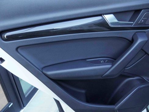 Used 2018 Audi Q5 2.0T Premium Plus w/ Premium Plus Package image 31