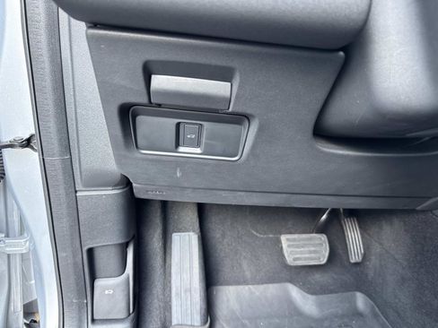 Certified 2025 Land Rover Discovery Sport S image 33