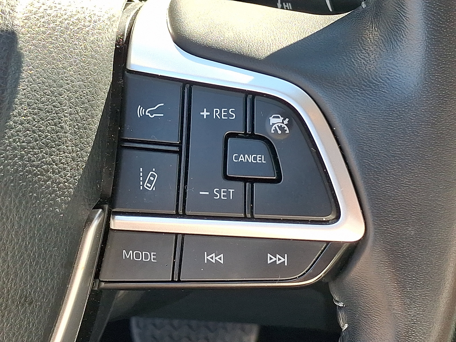 Used 2023 Toyota Highlander XLE AWD/4WD image 23