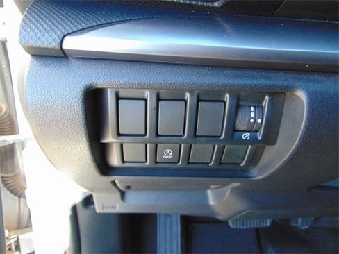 Used 2020 Subaru Forester Premium image 19