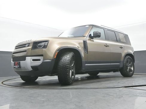 Used 2020 Land Rover Defender 110 SE image 29